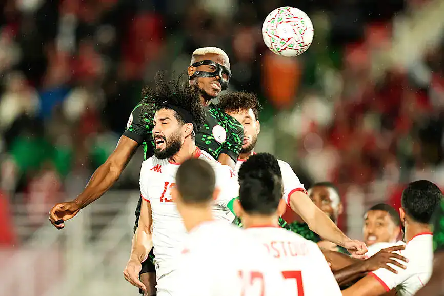 Victor Osimhen heads a ball