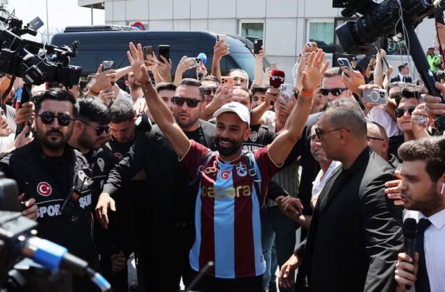 Mohamed Salah in Turkey to sign with Trabzonspor
